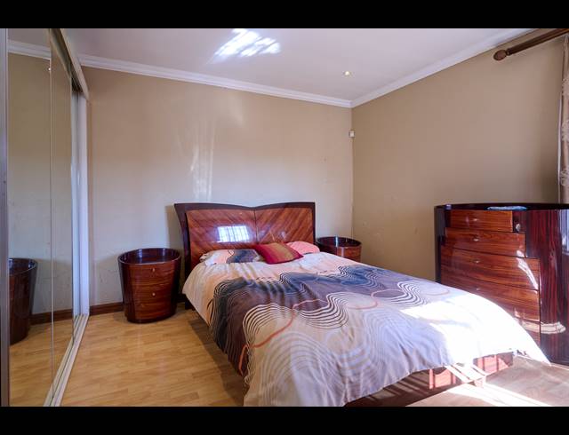 5 BEDROOM CLUSTER FOR SALE IN BARBEQUE DOWNS